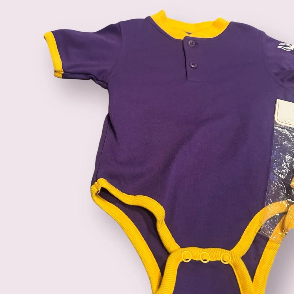 NWT Baby NFL Minnesota Vikings Football Bodysuit With Booties Sz 12 Mon